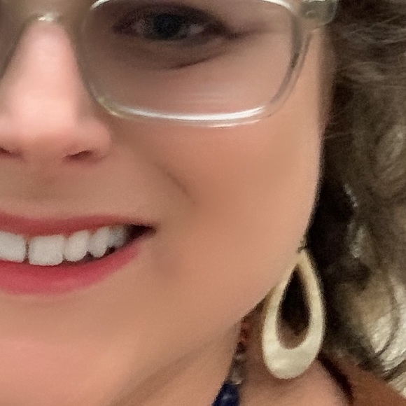 Teardrop Horn earrings made in Vietnam (Cream) - Picture 2 of 3